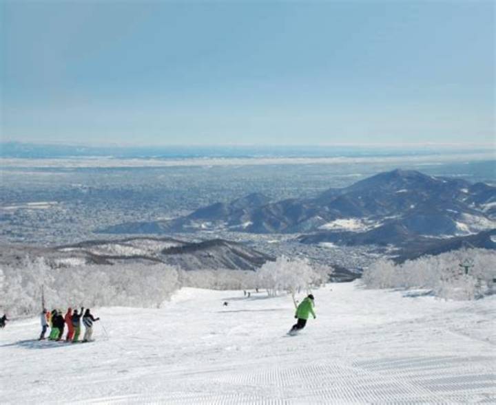 札幌 歩く スキー：雪山を歩きスキーを満喆する完全ガイド
